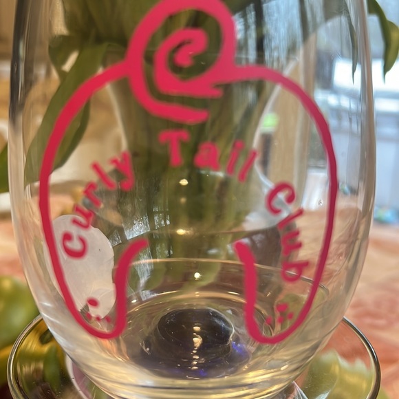 New custom design “Curly Tail Club” glassware. Custom design. 21 ounce capacity - Picture 2 of 7